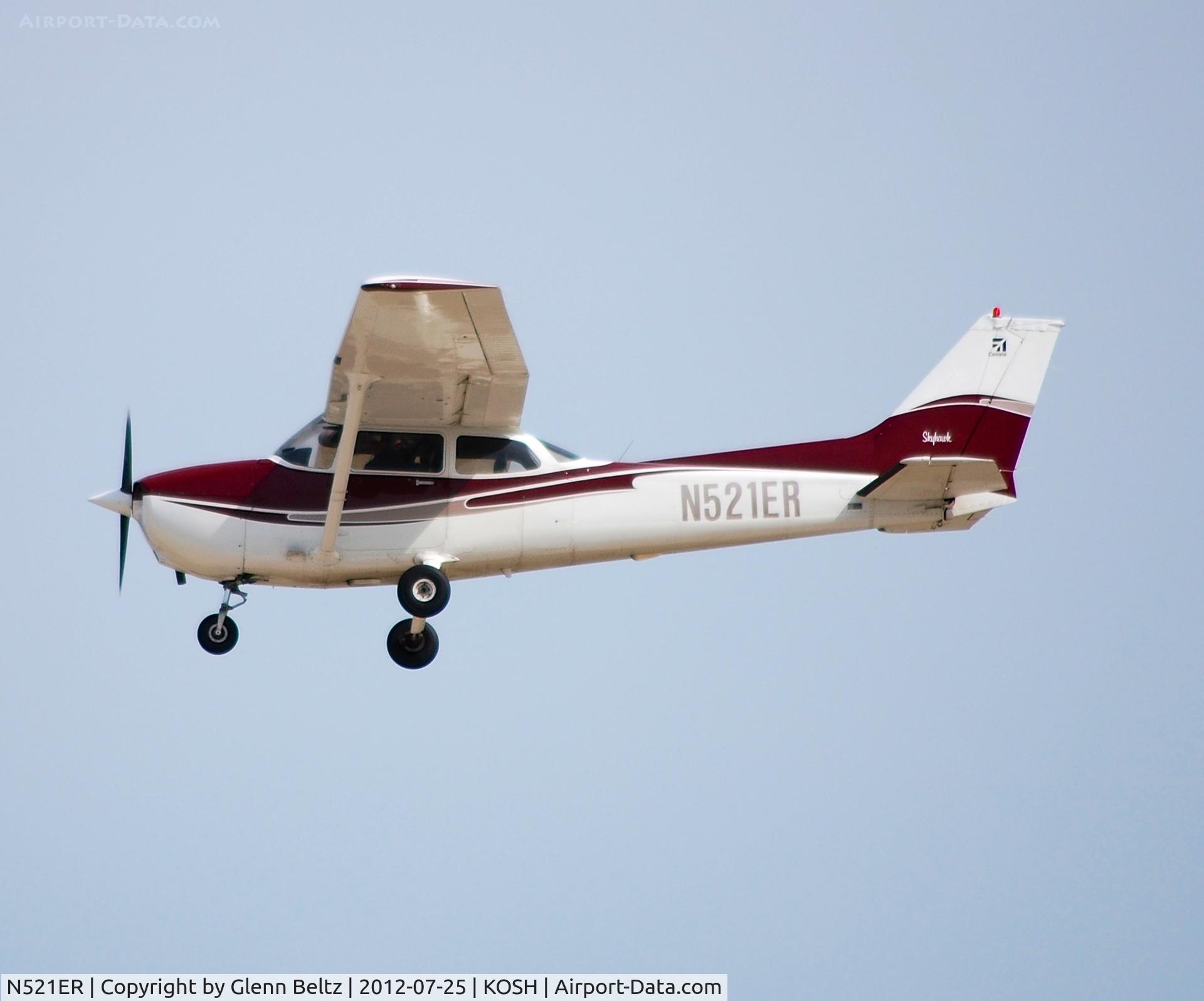 N521ER, 2001 Cessna 172S C/N 172S8924, Departing EAA Airventrure/Oshkosh on 25 July 2012.