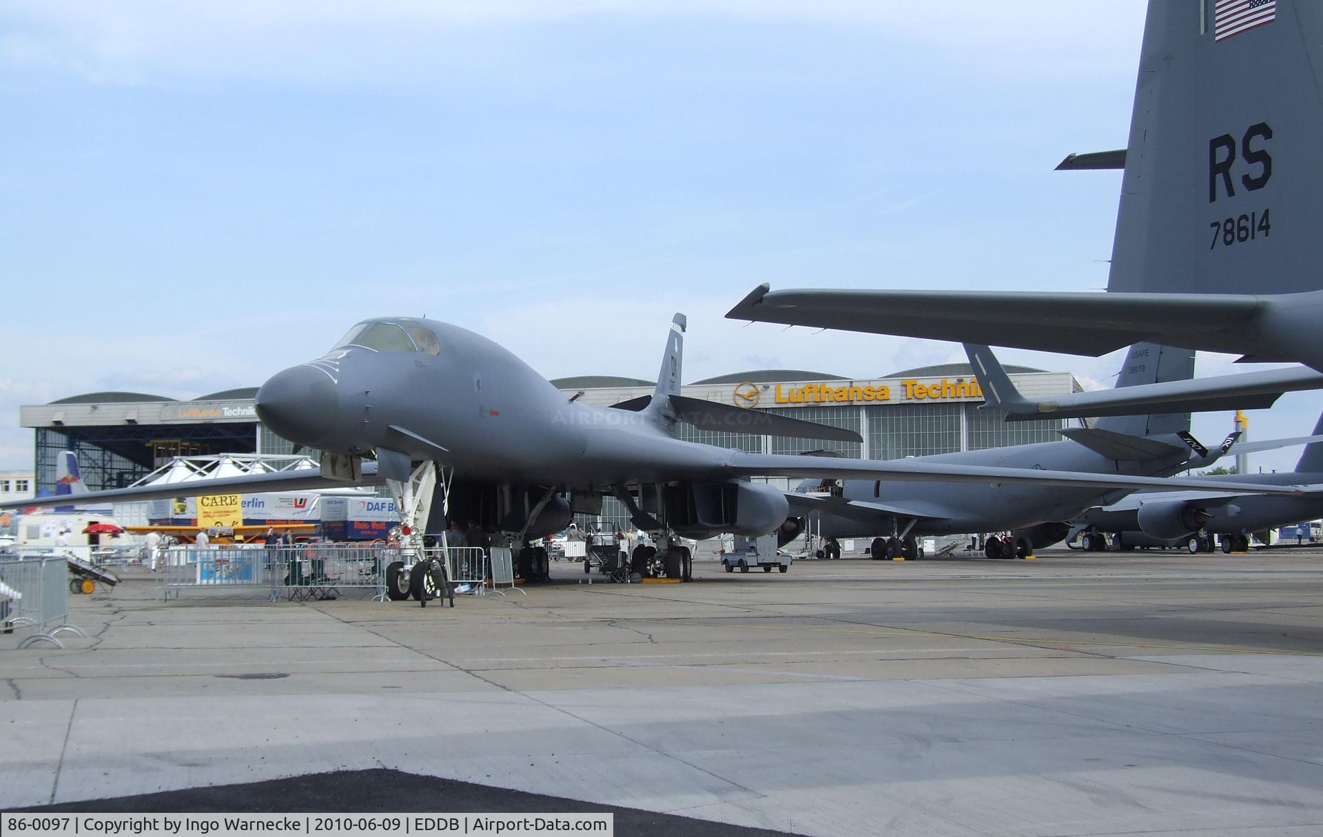 86-0097, 1986 Rockwell B-1B Lancer C/N 57, Rockwell B-1B Lancer of the USAF at ILA 2010, Berlin