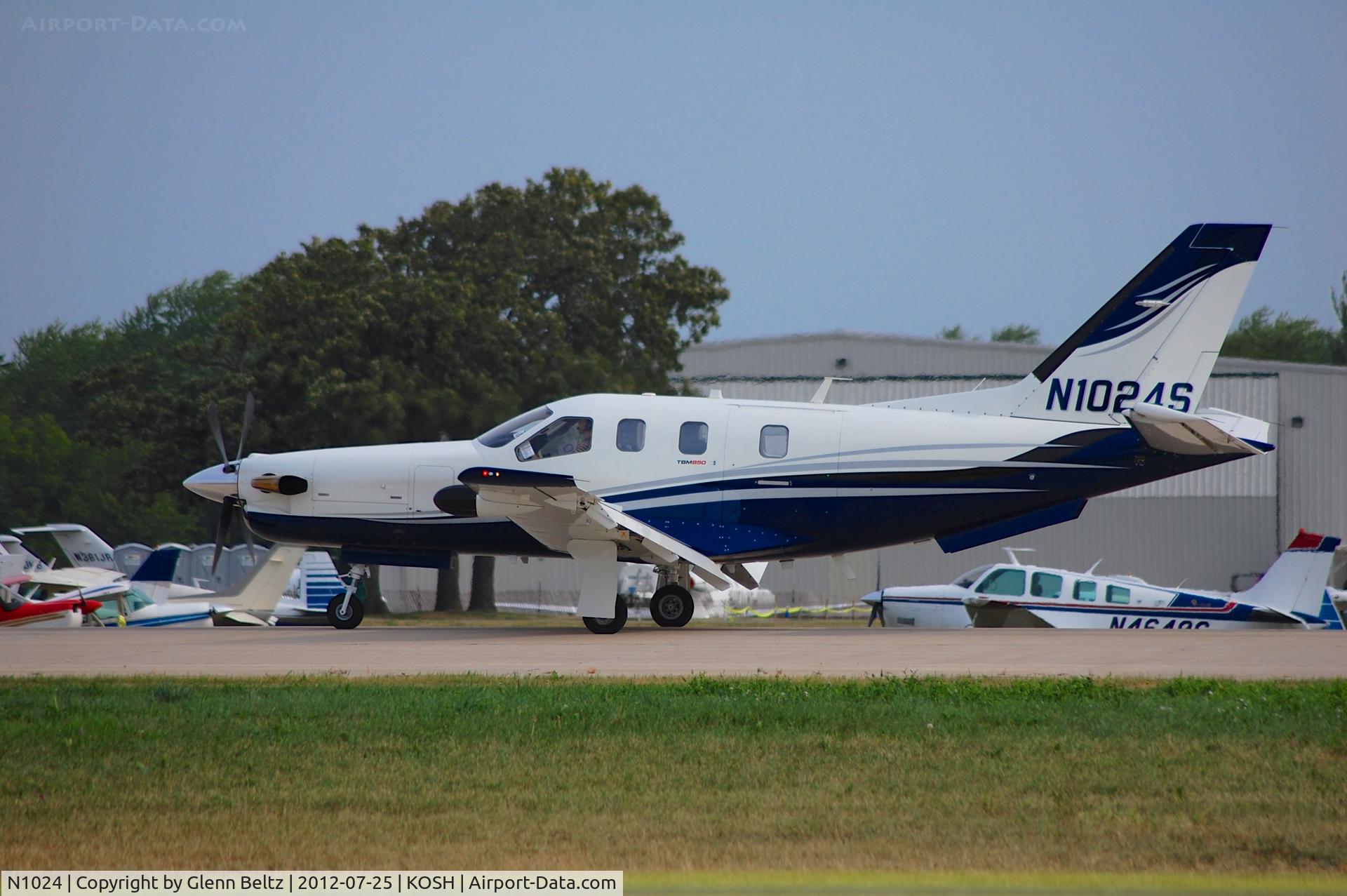 N1024, 1960 Cessna 210 C/N 57425, Taxiing at Oshkosh on 25 July 2012.