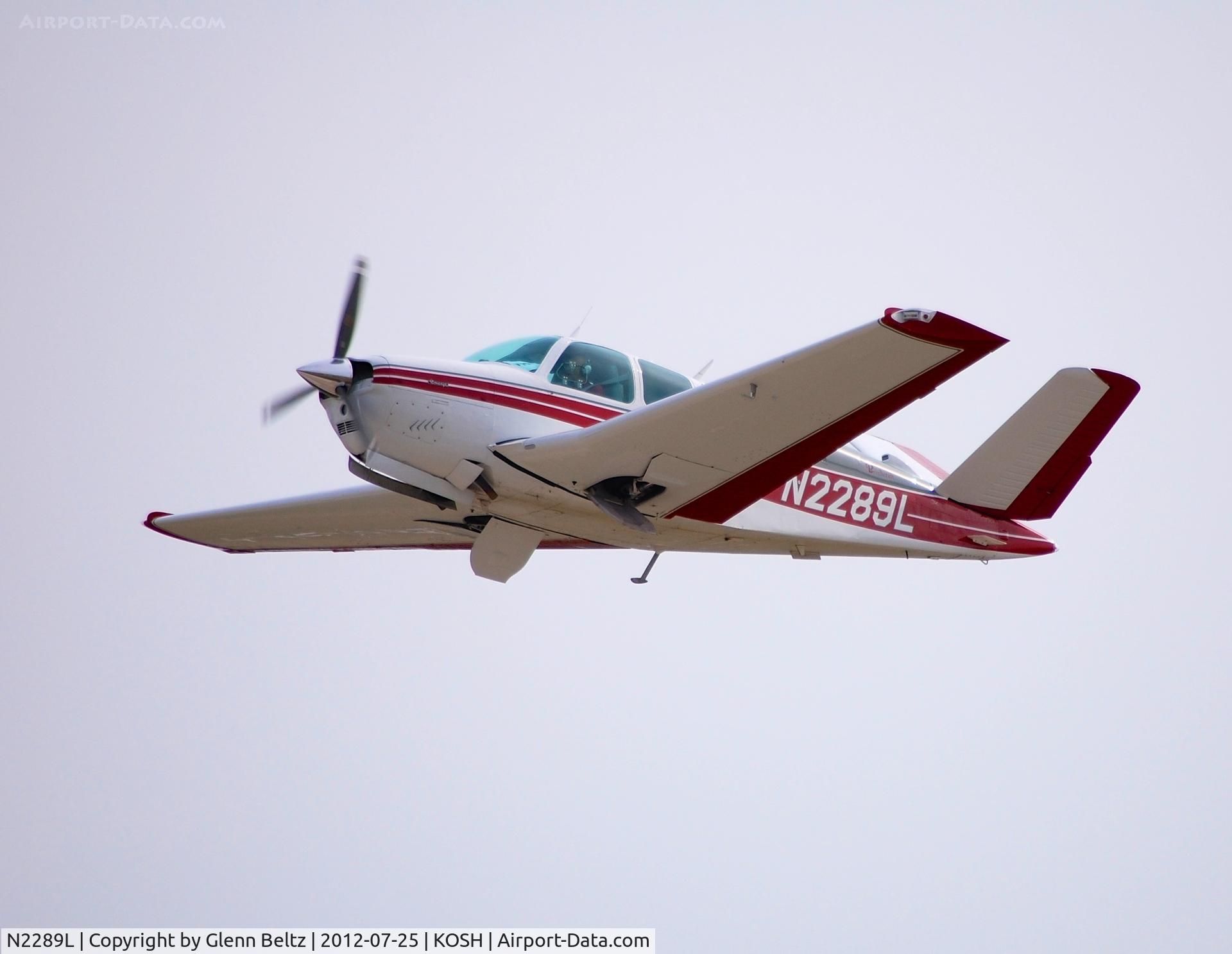 N2289L, 1976 Beech V35B Bonanza C/N D-9949, Departing EAA Airventure/Oshkosh on 25 July 2012.