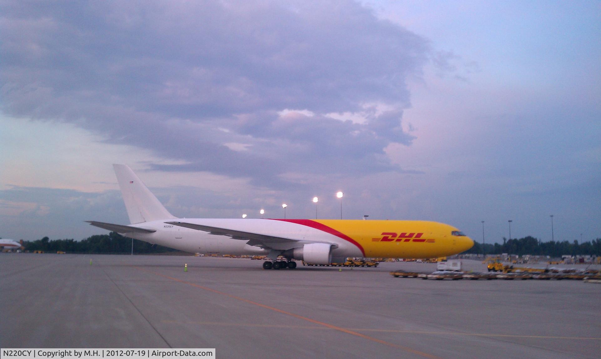 N220CY, 1991 Boeing 767-383/ER C/N 24729, New Colors