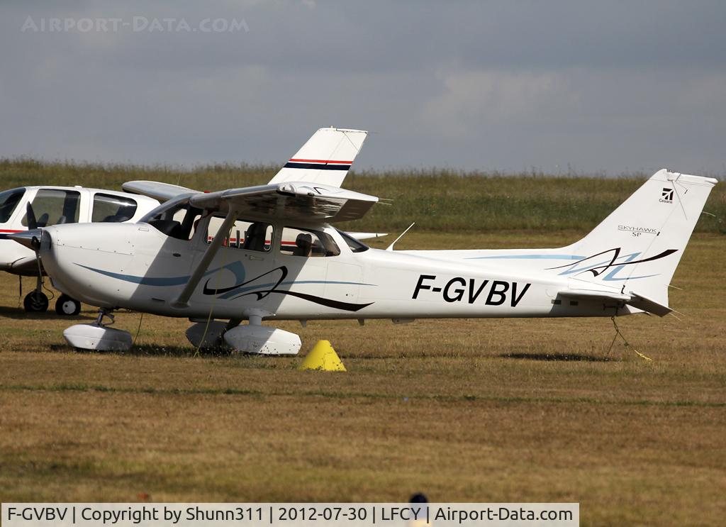 F-GVBV, Cessna 172S C/N 172S10830, Parked in the grass...