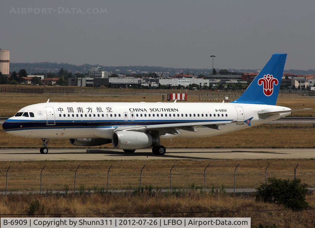 B-6909, 2012 Airbus A320-232 C/N 5225, Delivery day...