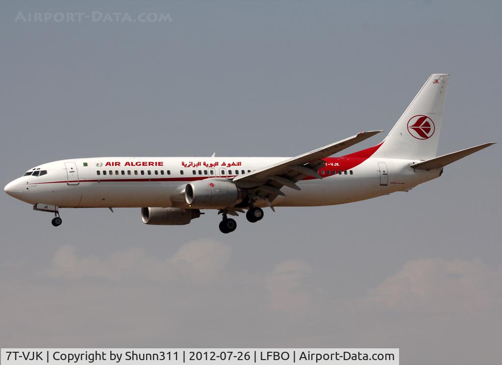 7T-VJK, 2000 Boeing 737-8D6 C/N 30203, Landing rwy 14R with additional logo near titles...