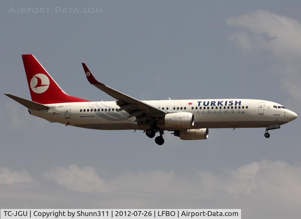 TC-JGU, 2006 Boeing 737-8F2 C/N 34418, Landing rwy 14R