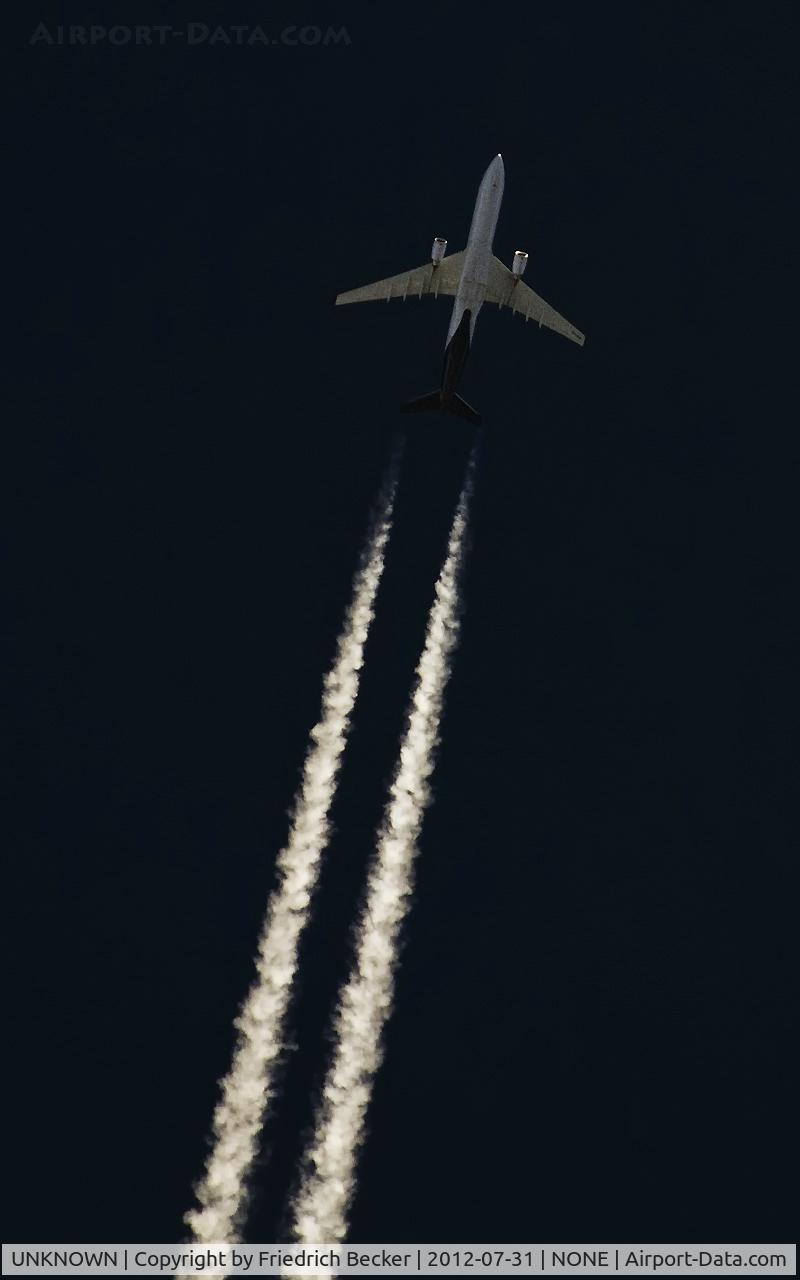 UNKNOWN, Contrails Various C/N Unknown, Brussels Airlines A330 cruising southbound