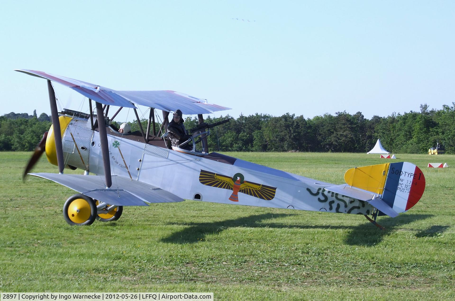 2897, 1917 Sopwith 1½ Strutter 1B2 C/N 2897, Sopwith 1 1/2 Strutter 1B2 at the Meeting Aerien 2012, La-Ferte-Alais