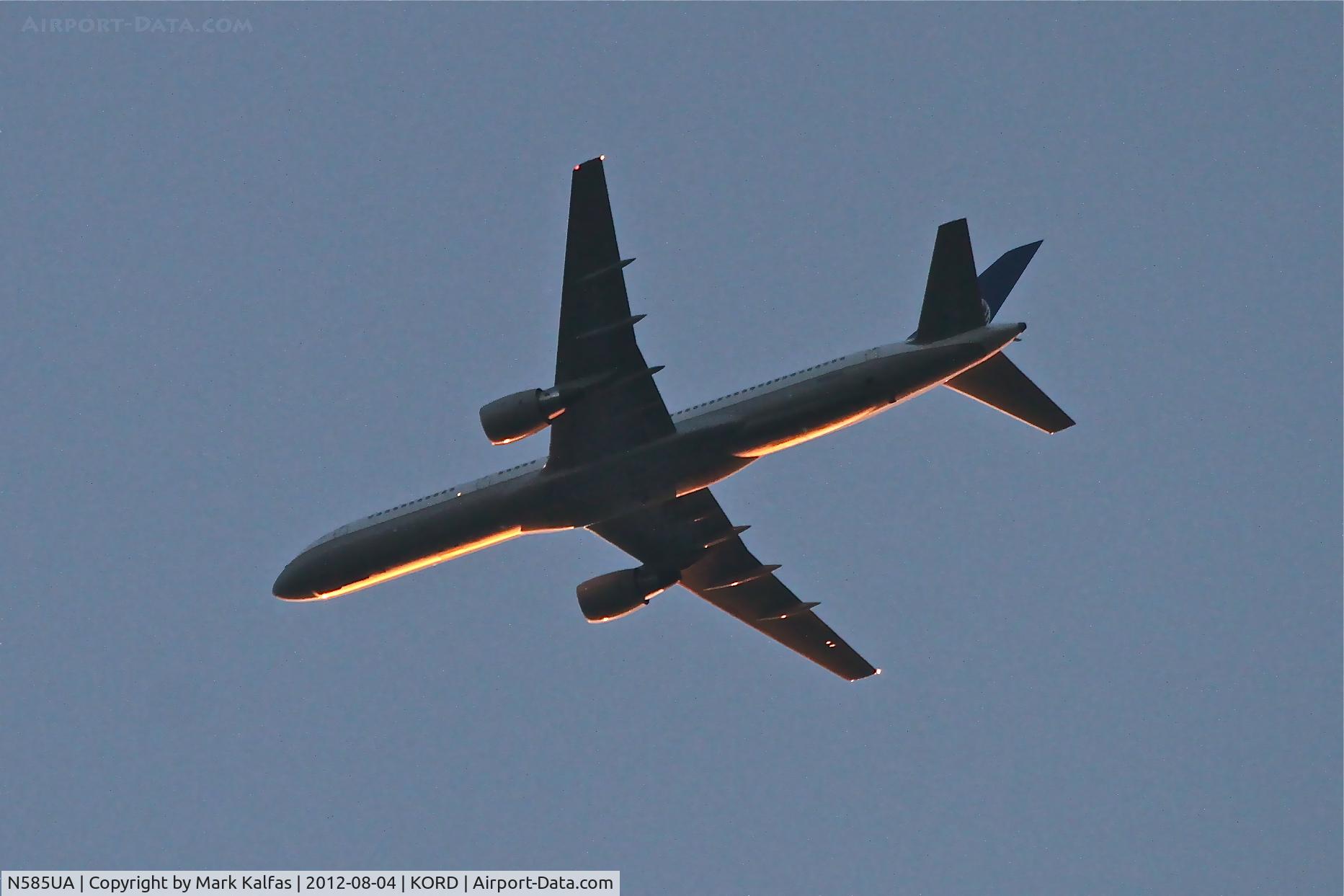 N585UA, 1993 Boeing 757-222 C/N 26709, United Airlines Boeing 757-222 on an early morning arrival from San Francisco, UAL287 at 6,000' on a left base for RWY 14R KORD
