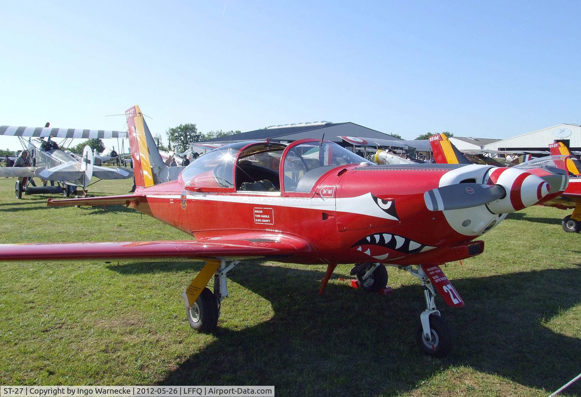 ST-27, SIAI-Marchetti SF-260M C/N 10-27, SIAI-Marchetti SF.260M of the 'Diables Rouges / Red Devils' aerobatic team of the Belgian Air Force at the Meeting Aerien 2012, La-Ferte-Alais