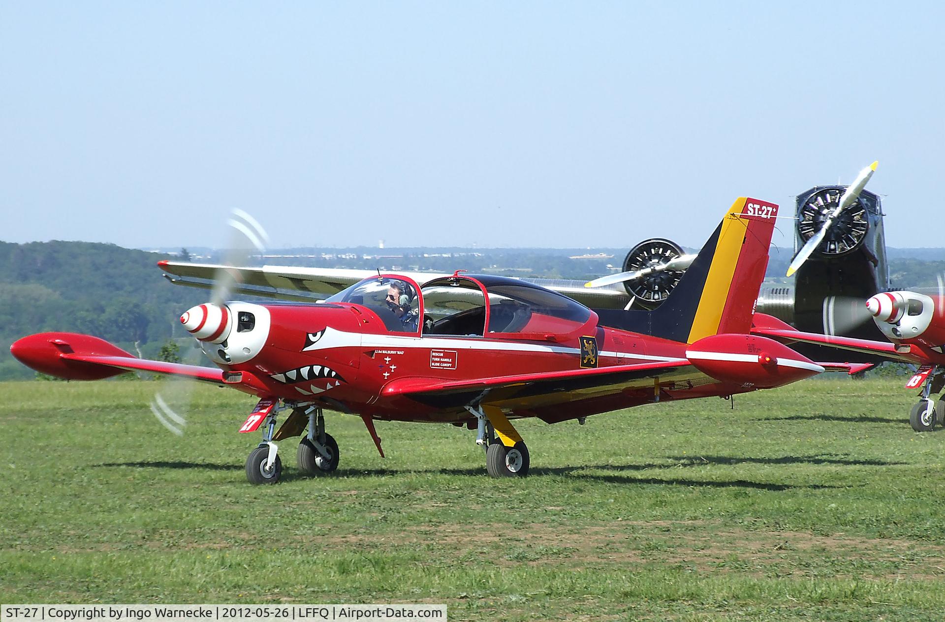 ST-27, SIAI-Marchetti SF-260M C/N 10-27, SIAI-Marchetti SF.260M of the 'Diables Rouges / Red Devils' aerobatic team of the Belgian Air Force at the Meeting Aerien 2012, La-Ferte-Alais