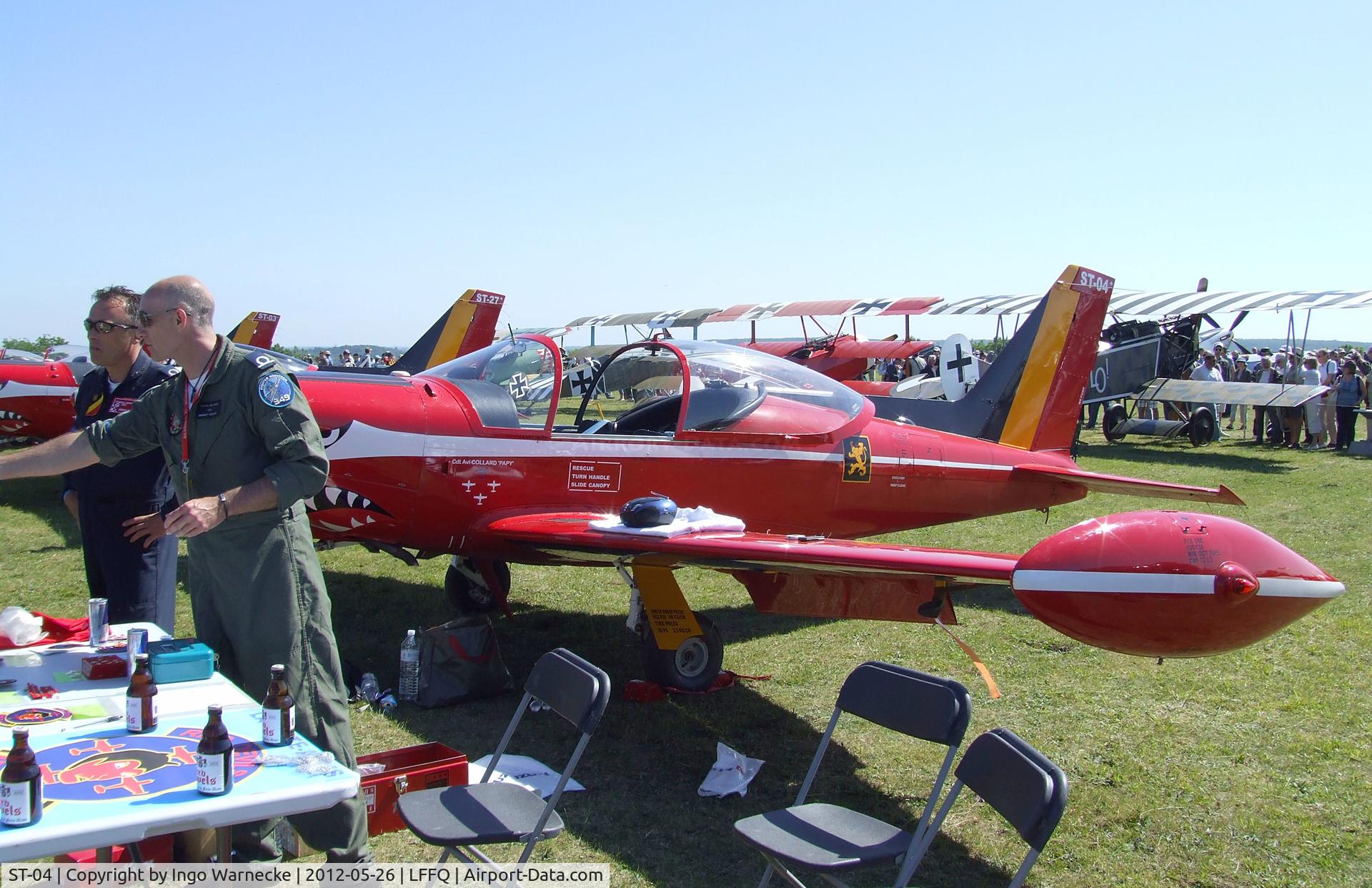 ST-04, SIAI-Marchetti SF-260MB C/N 10-04, SIAI-Marchetti SF.260M+ of the 'Diables Rouges / Red Devils' aerobatic team of the Belgian Air Force at the Meeting Aerien 2012, La-Ferte-Alais
