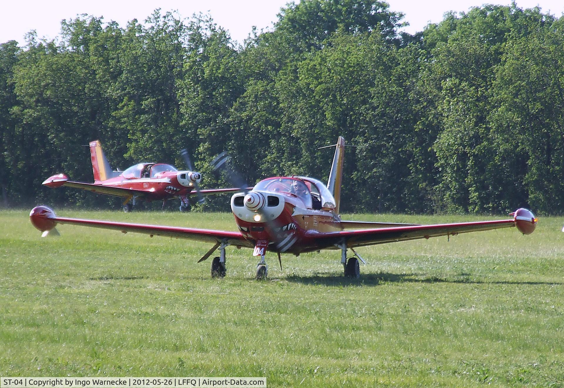 ST-04, SIAI-Marchetti SF-260MB C/N 10-04, SIAI-Marchetti SF.260M+ of the 'Diables Rouges / Red Devils' aerobatic team of the Belgian Air Force at the Meeting Aerien 2012, La-Ferte-Alais