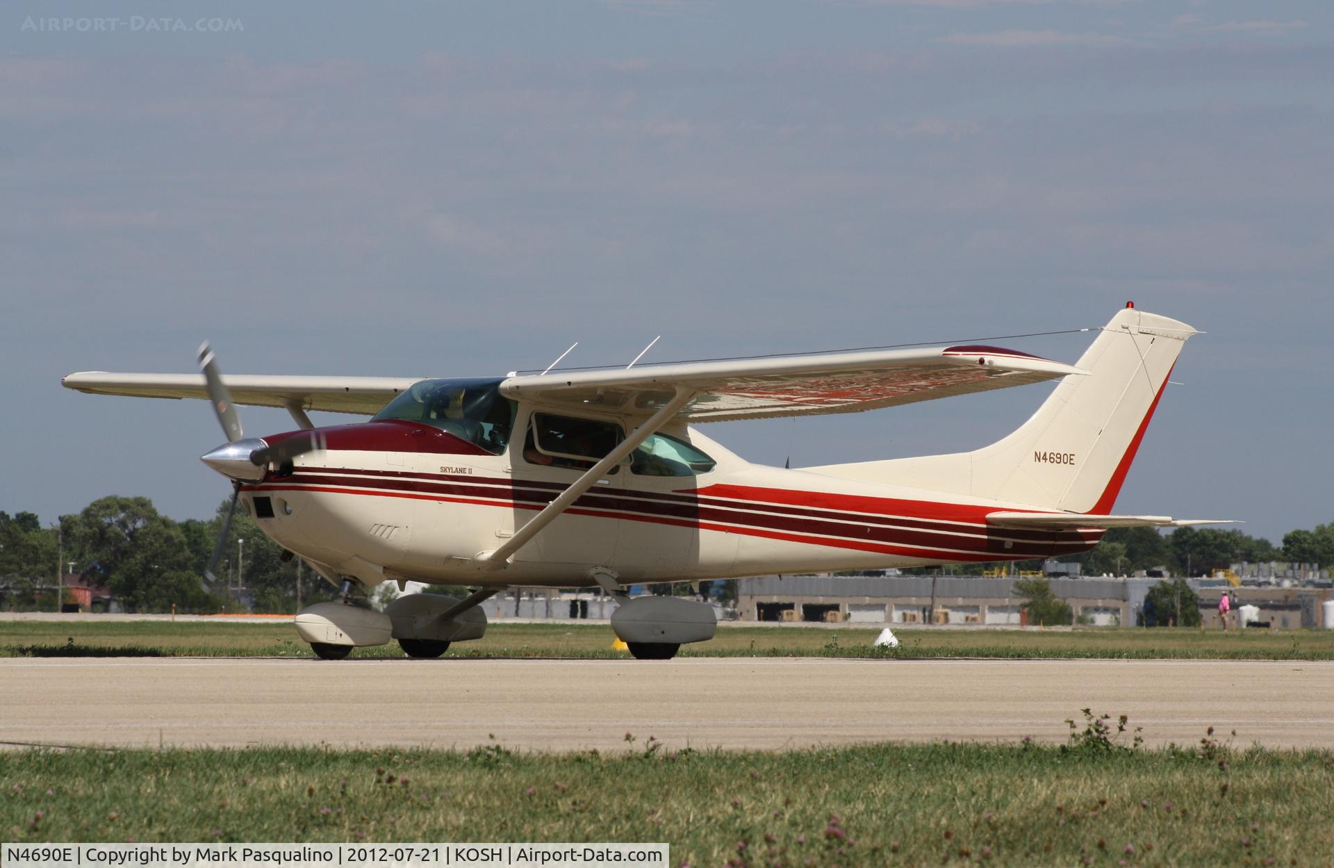 N4690E, 1982 Cessna 182R Skylane C/N 18268260, Cessna 182R