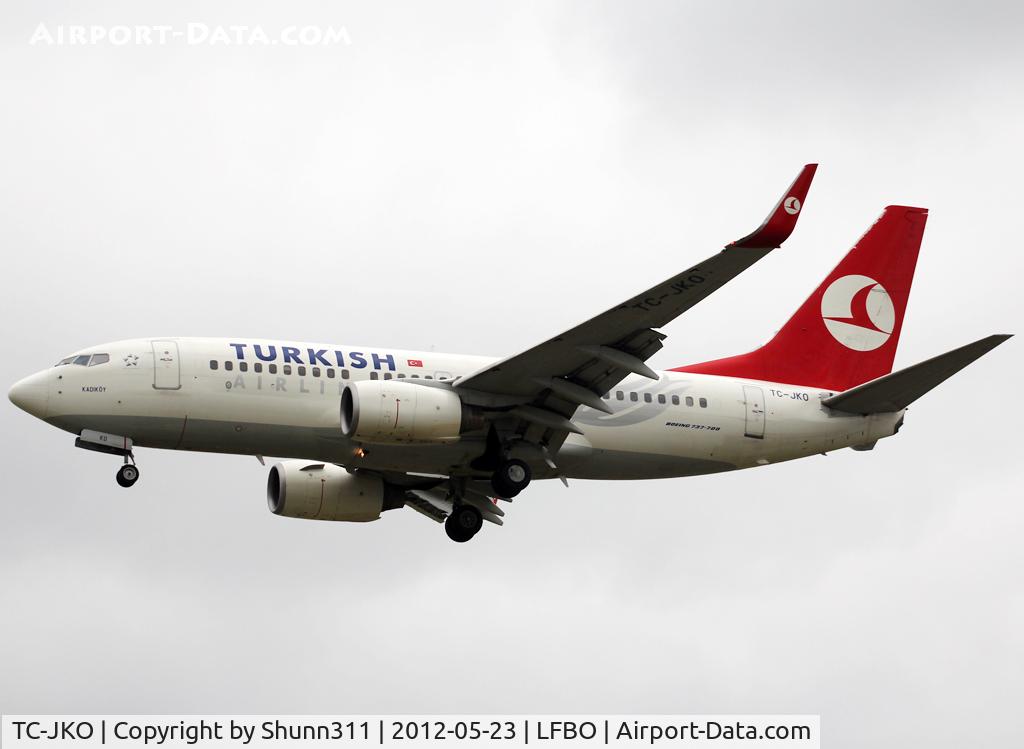 TC-JKO, 2006 Boeing 737-752 C/N 34300, Landing rwy 32L