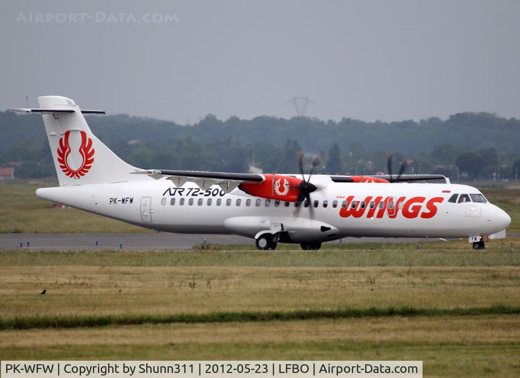 PK-WFW, 2012 ATR 72-500 C/N 1024, Landing rwy 32L