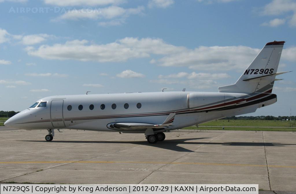 N729QS, 2005 Israel Aircraft Industries Gulfstream 200 C/N 118, Israel Aircraft Gulfstream 200 on the ramp.