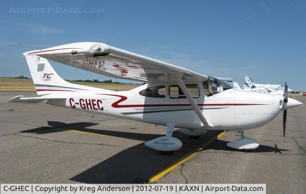C-GHEC, 2001 Cessna T182T Turbo Skylane C/N T18208070, Cessna T182T Skylane on the line.