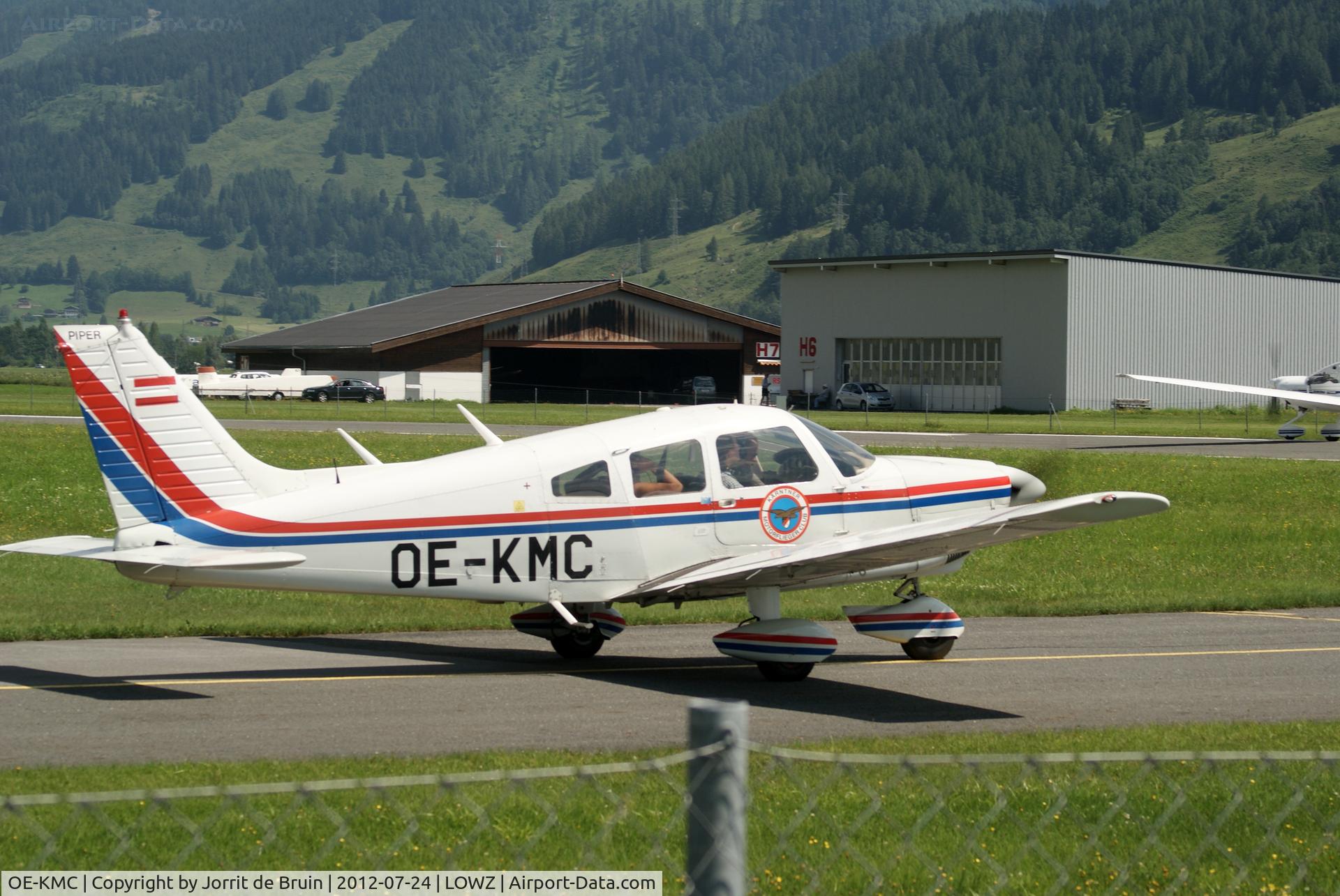 OE-KMC, Piper PA-28-181 C/N 28-7790368, The piggy Piper of the Kärntner Motorflieger Club is holding 08 at Zell Am See and ready for departure with 4 people.