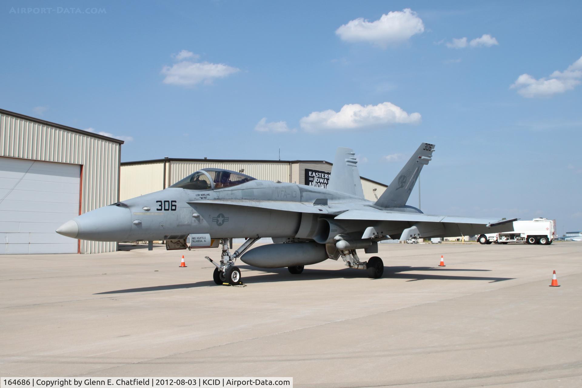164686, McDonnell Douglas F/A-18C Hornet C/N 1119/C298, Stopping for fuel