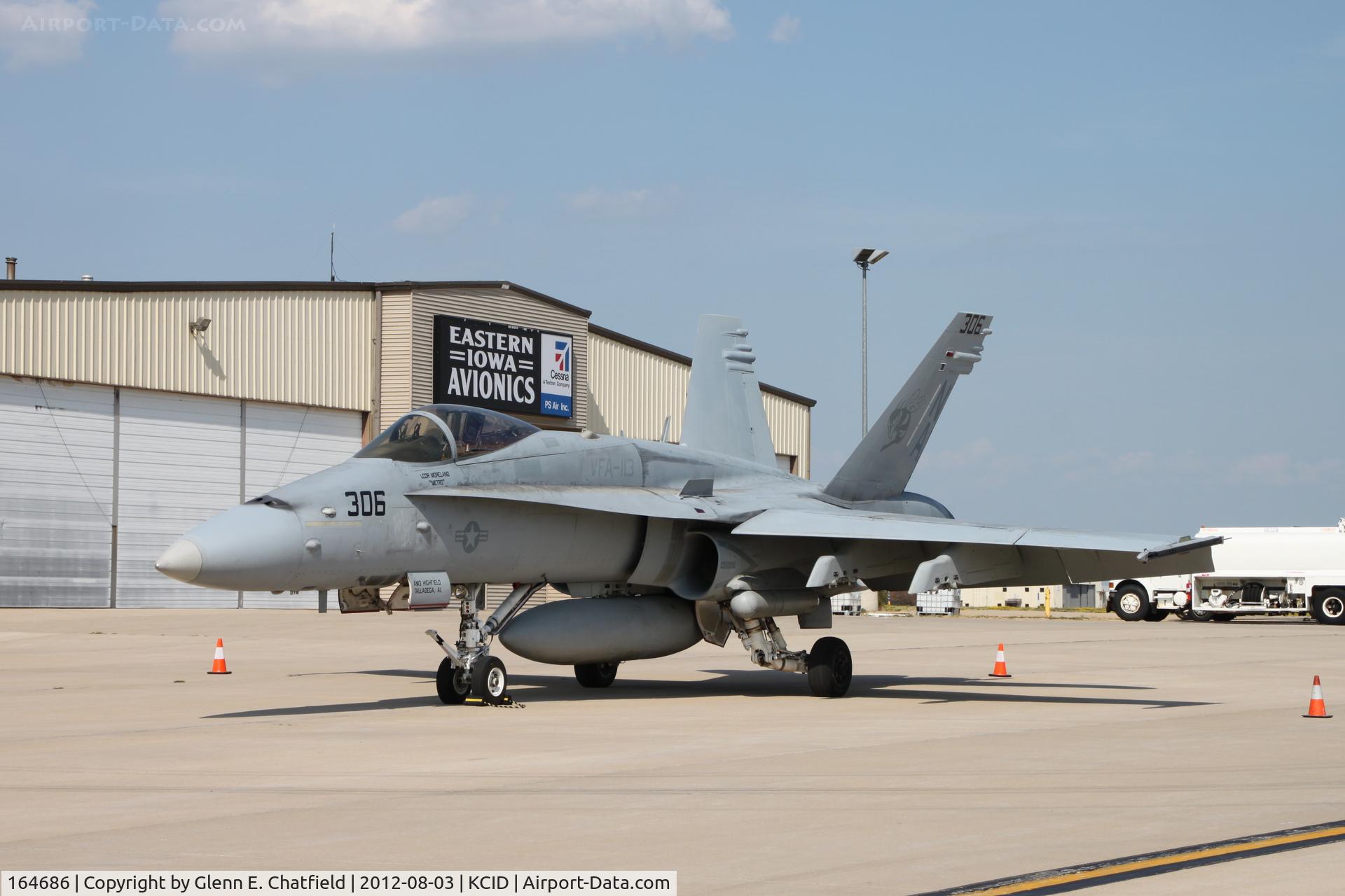 164686, McDonnell Douglas F/A-18C Hornet C/N 1119/C298, Stopping for fuel