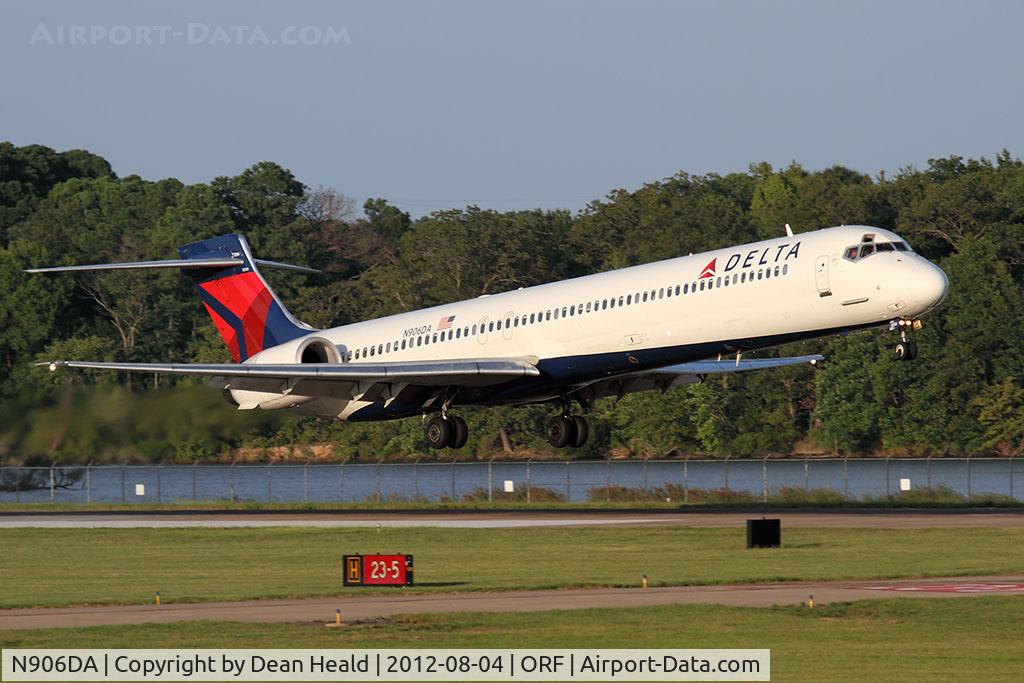N906DA, 1995 McDonnell Douglas MD-90-30 C/N 53386, Delta Air Lines N906DA (FLT DAL1012) from Hartsfield-Jackson Atlanta Int'l (KATL) landing RWY 23.