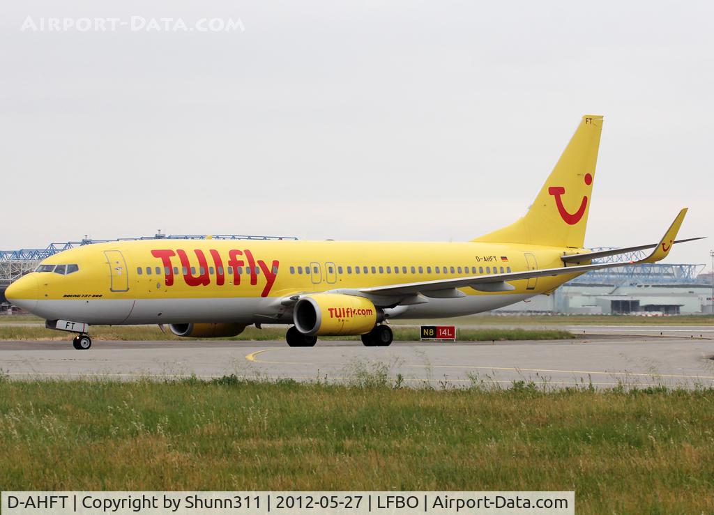 D-AHFT, 2000 Boeing 737-8K5 C/N 30413, Taxiing to the Terminal...