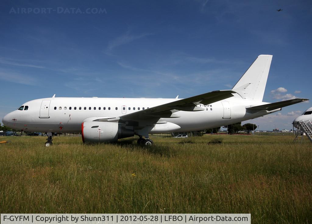 F-GYFM, 1999 Airbus A319-112 C/N 1068, Stored in all white c/s at Latecoere Aeroservices facility...