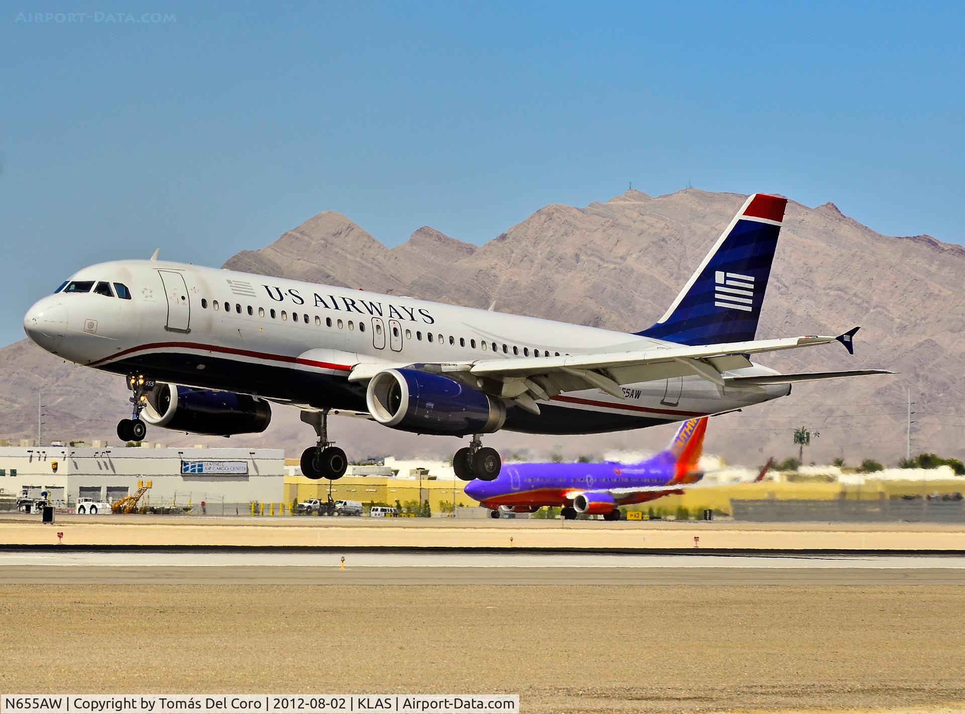 N655AW, 1999 Airbus A320-232 C/N 1075, N655AW US Airways Airbus A320-232 / 655 (cn 1075)

Las Vegas - McCarran International (LAS / KLAS)
USA - Nevada, August 02, 2012
Photo: Tomás Del Coro