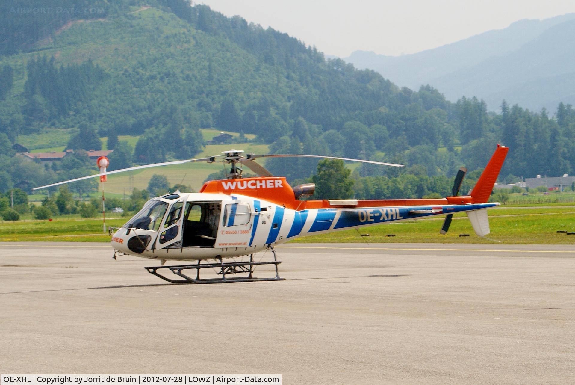OE-XHL, 2004 Eurocopter AS-350B-3 Ecureuil Ecureuil C/N 3937, The Eurocopter of Wucher has just arrived after a beautiful sightseeing flight overhead the Alps. The doors are still open, because of the high outside temperature of 30 degrees centigrade.