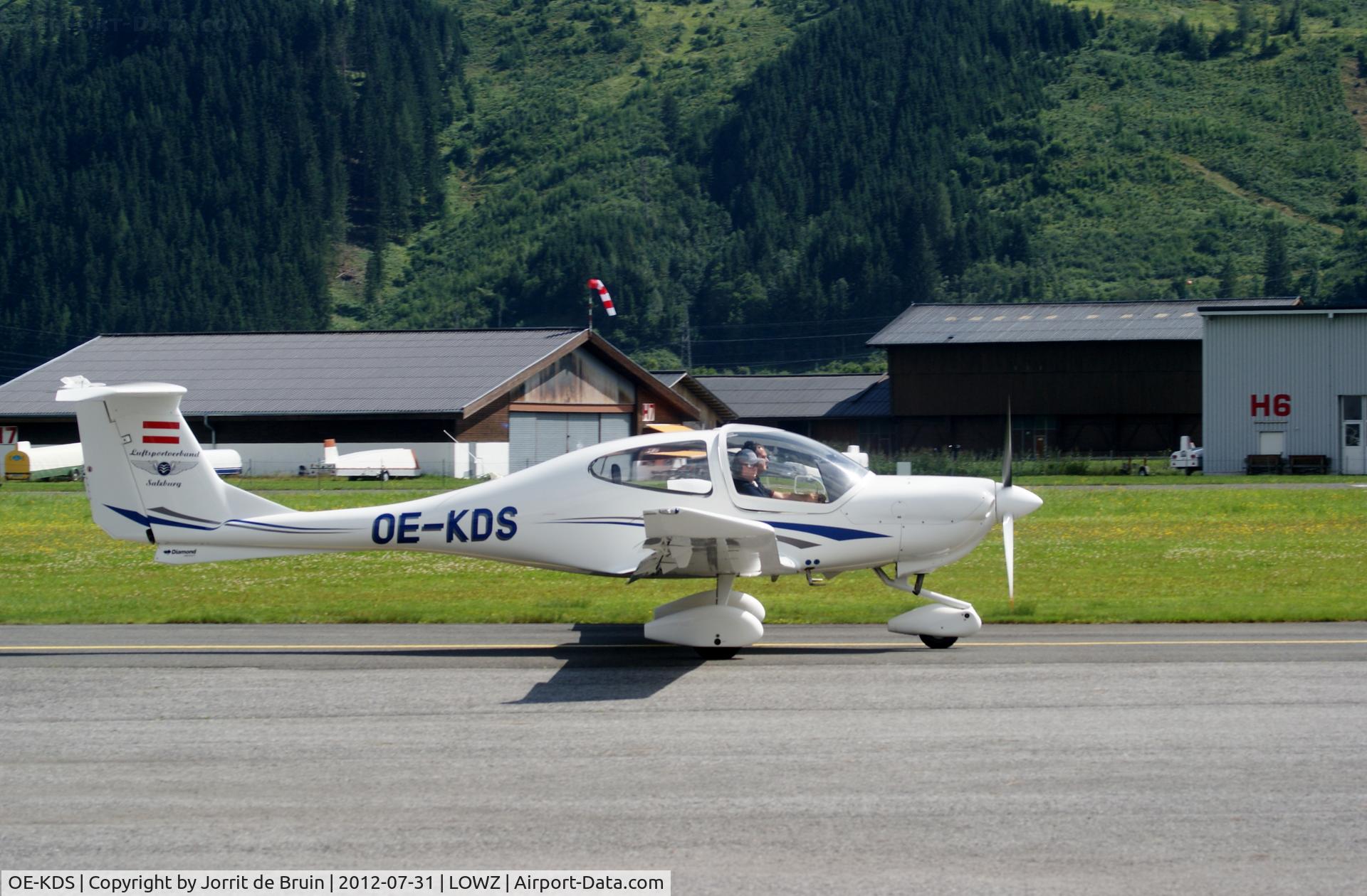 OE-KDS, Diamond DA-40 Diamond Star C/N 40.016, Taxiing to the Zell am See runway 08 with a high speed, to be in the air quickly to enjoy the nice weather.