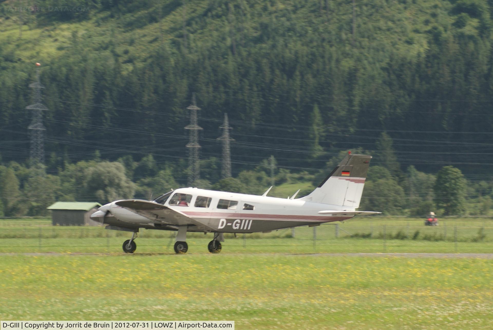 D-GIII, 1975 Piper PA-34-200T C/N 34-7570249, The old Piper. build in 1975, is still blinking as good as new. Even 200 meters further.
