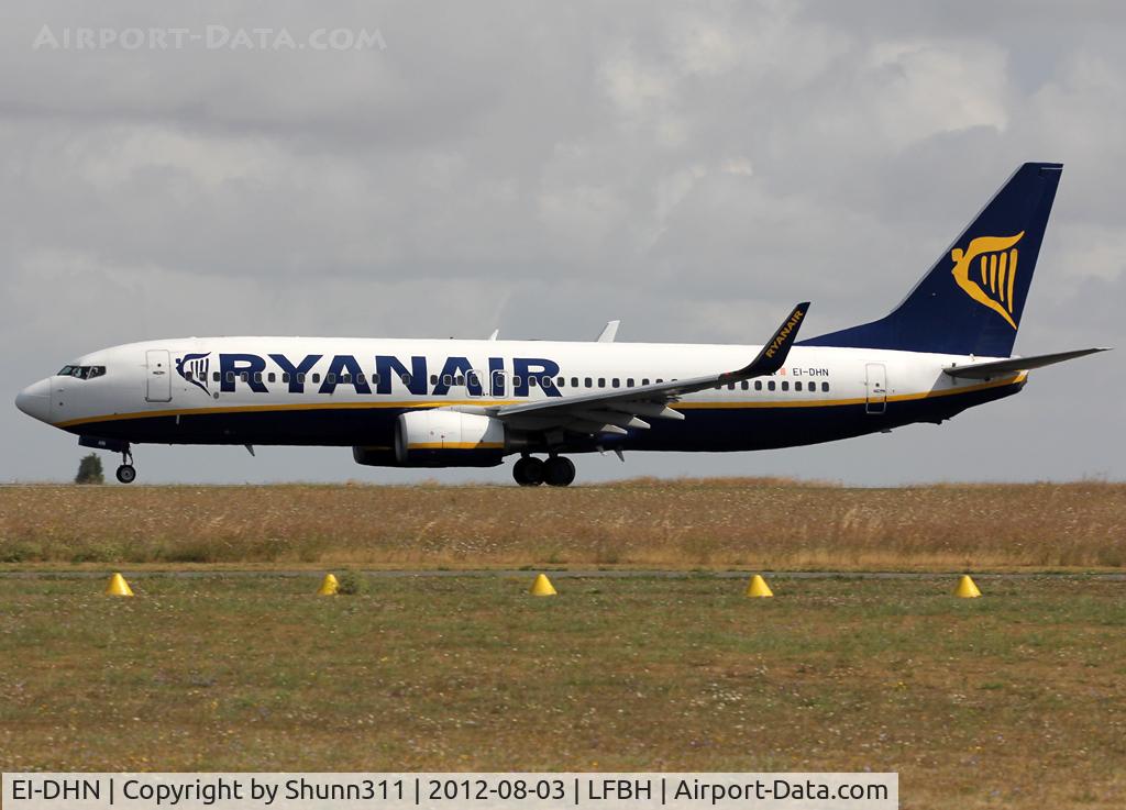 EI-DHN, 2005 Boeing 737-8AS C/N 33577, Taking off rwy 27