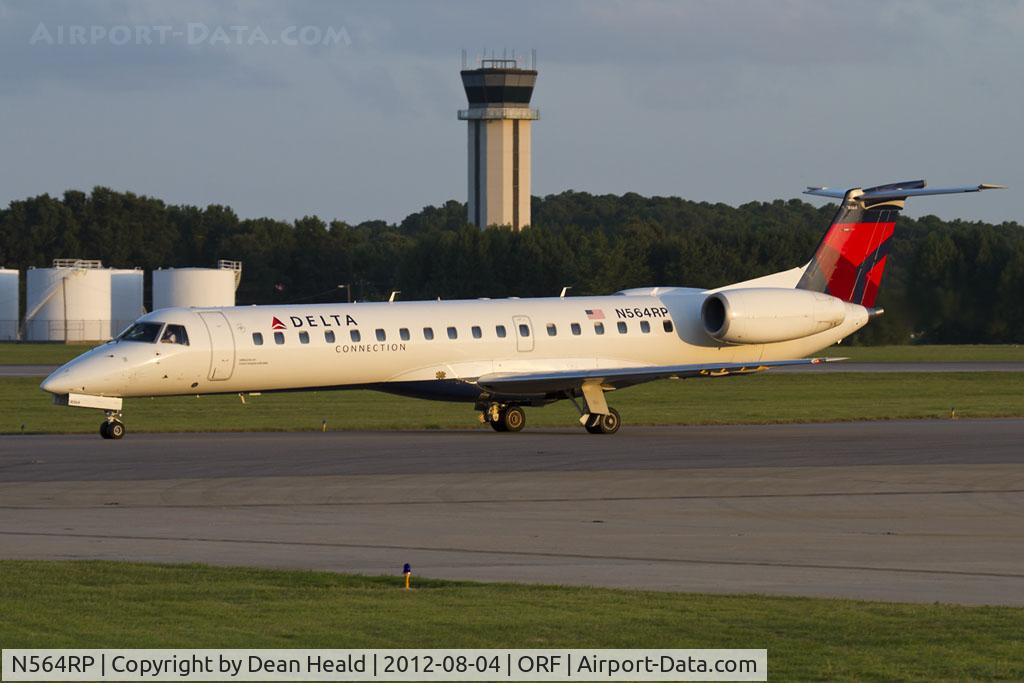 N564RP, 2002 Embraer EMB-145LR C/N 145524, Delta Connection (Chautauqua Airlines) N564RP (FLT CHQ6090) taxiing to RWY 23 for departure to Detroit Metro Wayne County Airport (KDTW).