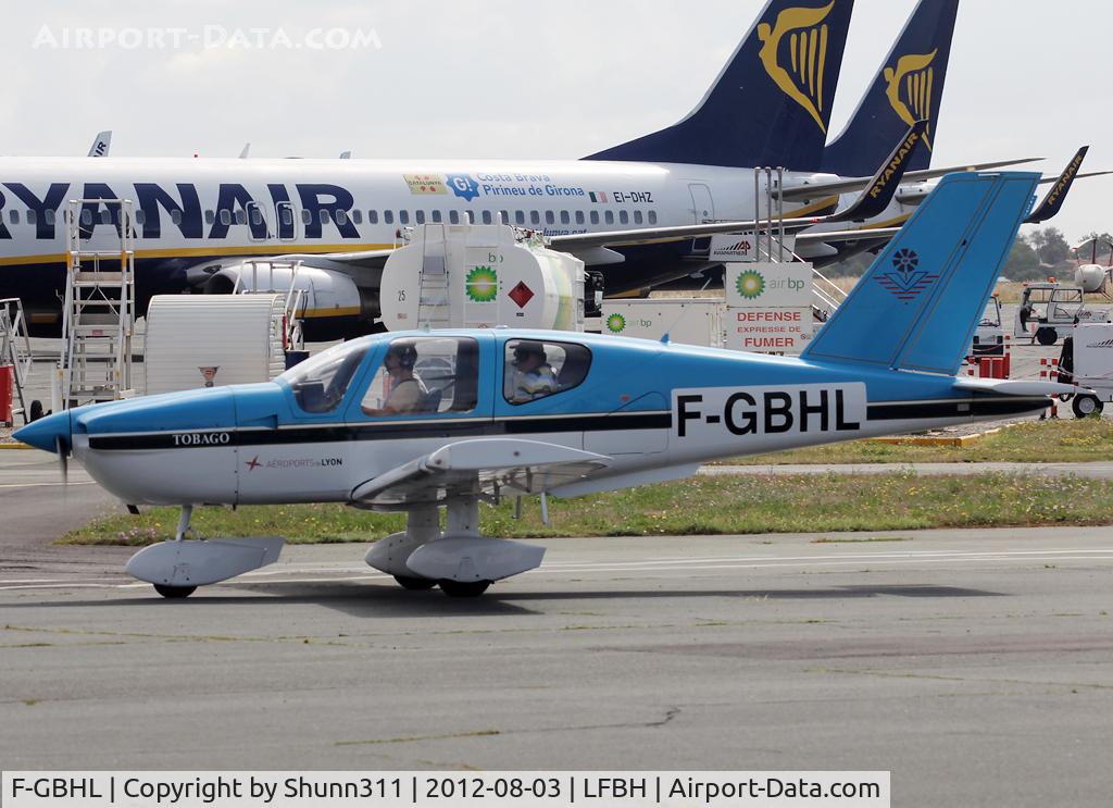 F-GBHL, Socata TB-10 Tobago C/N 22, Taxiing for take off...