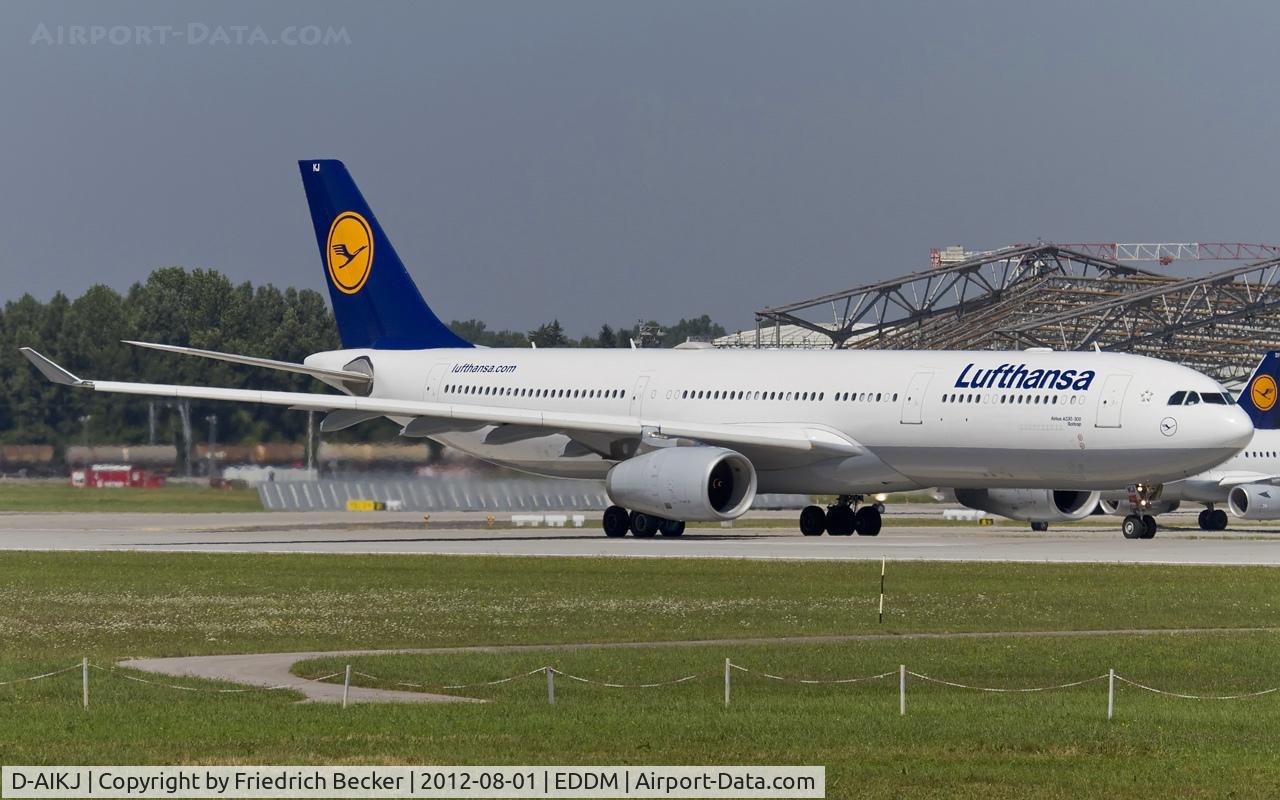 D-AIKJ, 2005 Airbus A330-343X C/N 701, departure from Munich