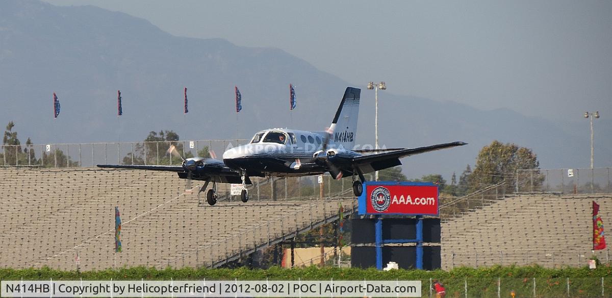 N414HB, 1978 Cessna 414A Chancellor C/N 414A0210, On final for 26L