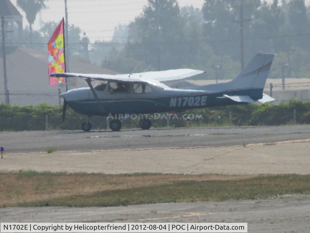 N1702E, 1978 Cessna 172N C/N 17271101, Waiting clearence for take off on 26L