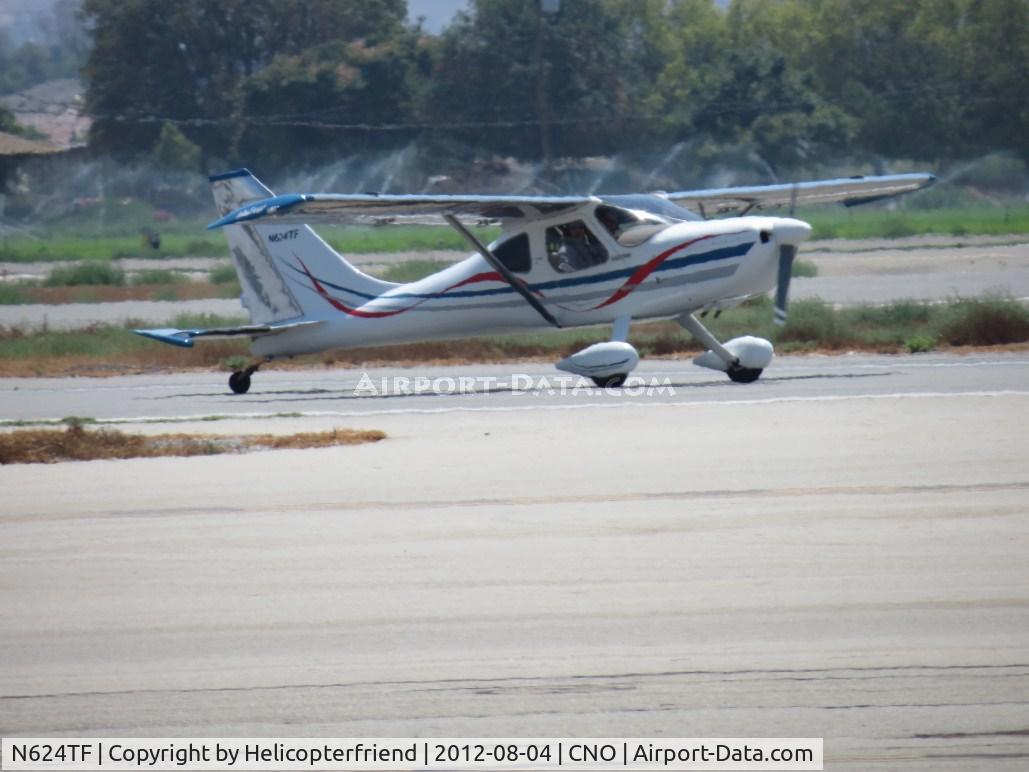 N624TF, 2006 Stoddard-Hamilton GlaStar TD C/N 5405, Waiting to enter taxiway after landing