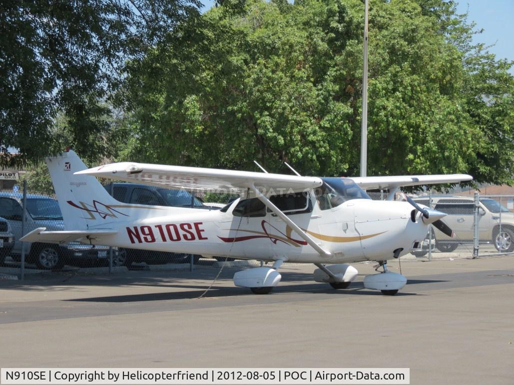 N910SE, 2006 Cessna 172S C/N 172S59604, Back under thshade in transient parking near the fence