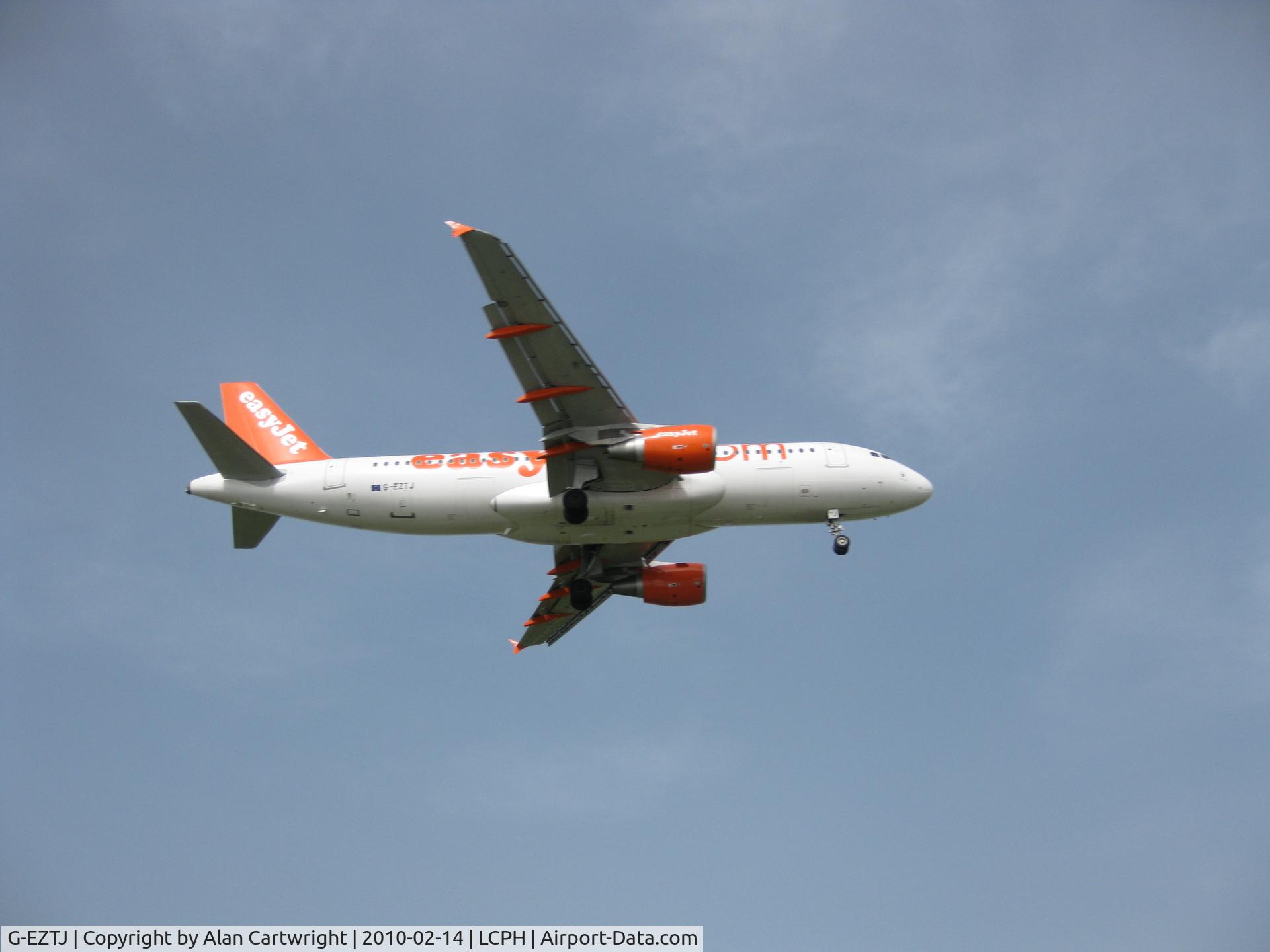 G-EZTJ, 2009 Airbus A320-214 C/N 3979, Finals at Paphos