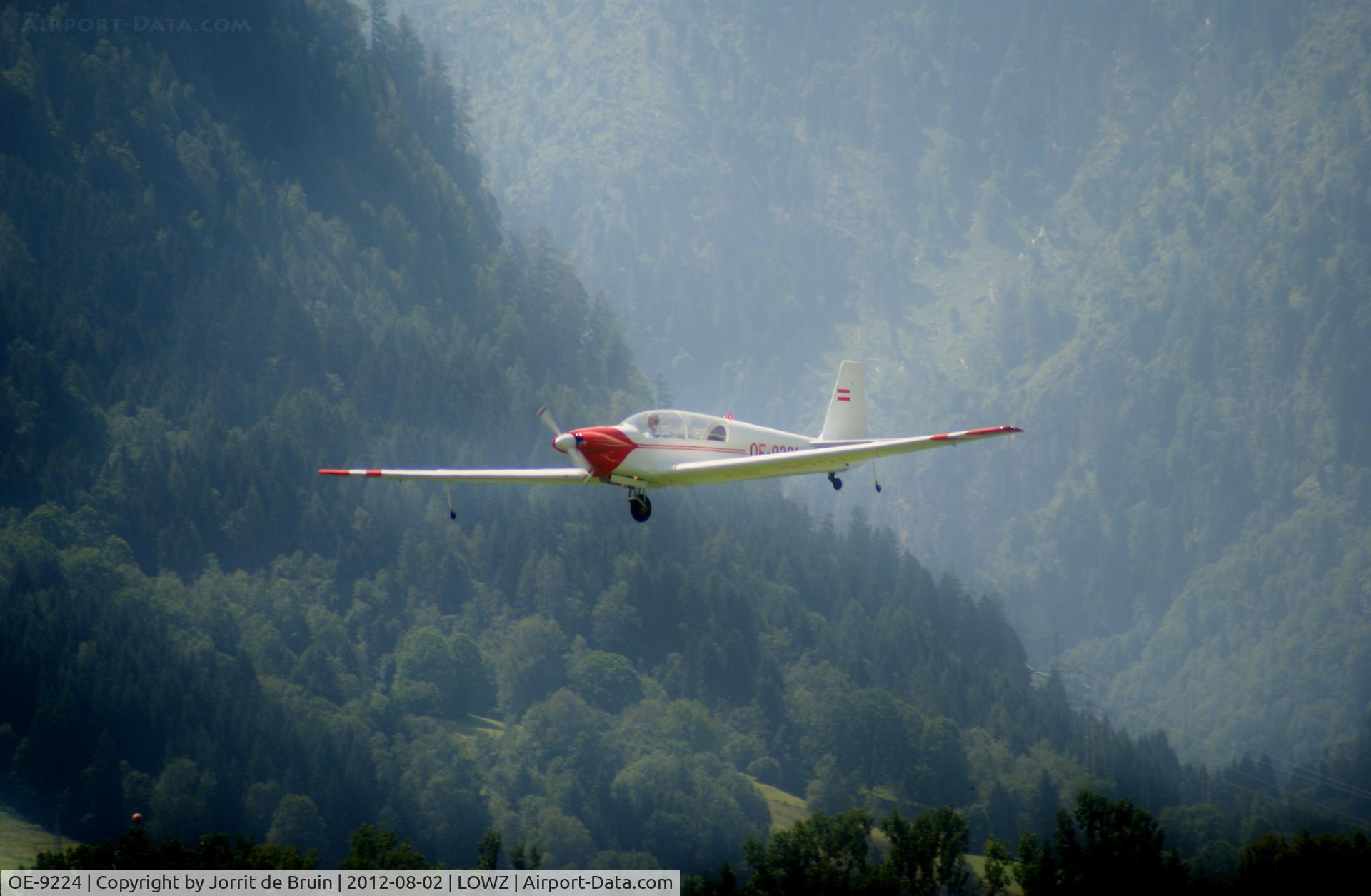 OE-9224, Sportavia-Putzer RF-5 C/N 5048, The engine of this motorglider is really working. He proves that by sounding his roaring engine sound at Zell am See (LOWZ) airport.