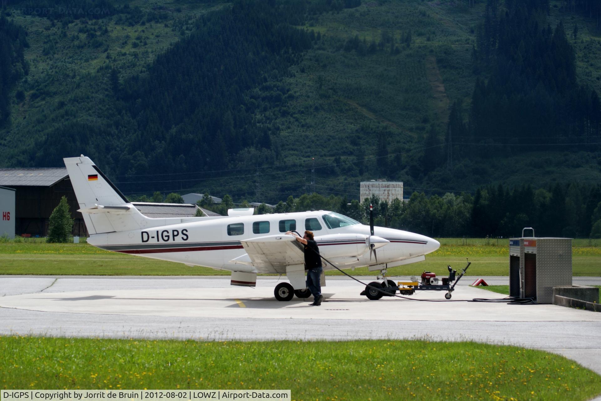 D-IGPS, 1994 Cessna T303 Crusader C/N T30300308, Arrived in front of the fuel station. The pilot just inserts the pump.