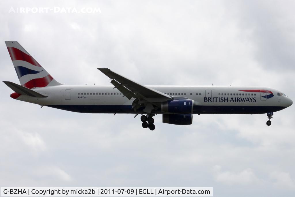 G-BZHA, 1998 Boeing 767-336 C/N 29230, Landing. Scrapped in november 2018.