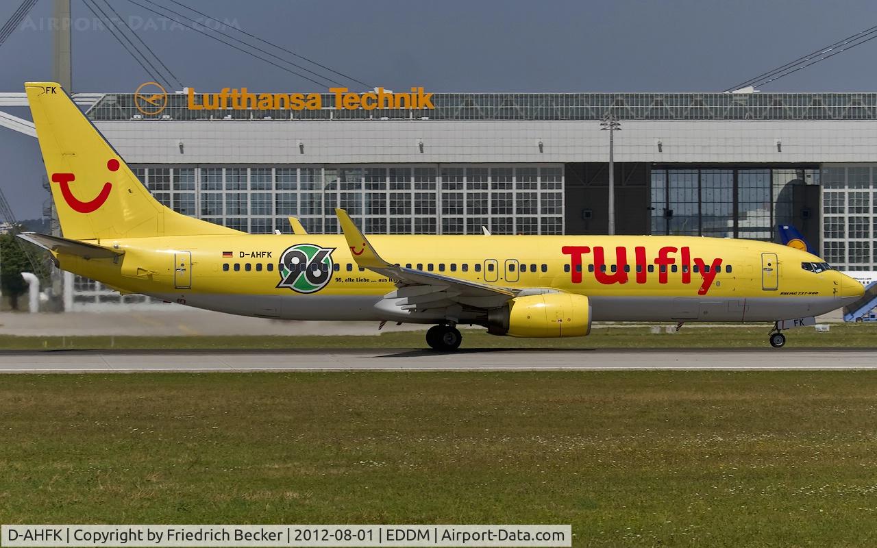 D-AHFK, 1999 Boeing 737-8K5 C/N 27991, departure from Munich