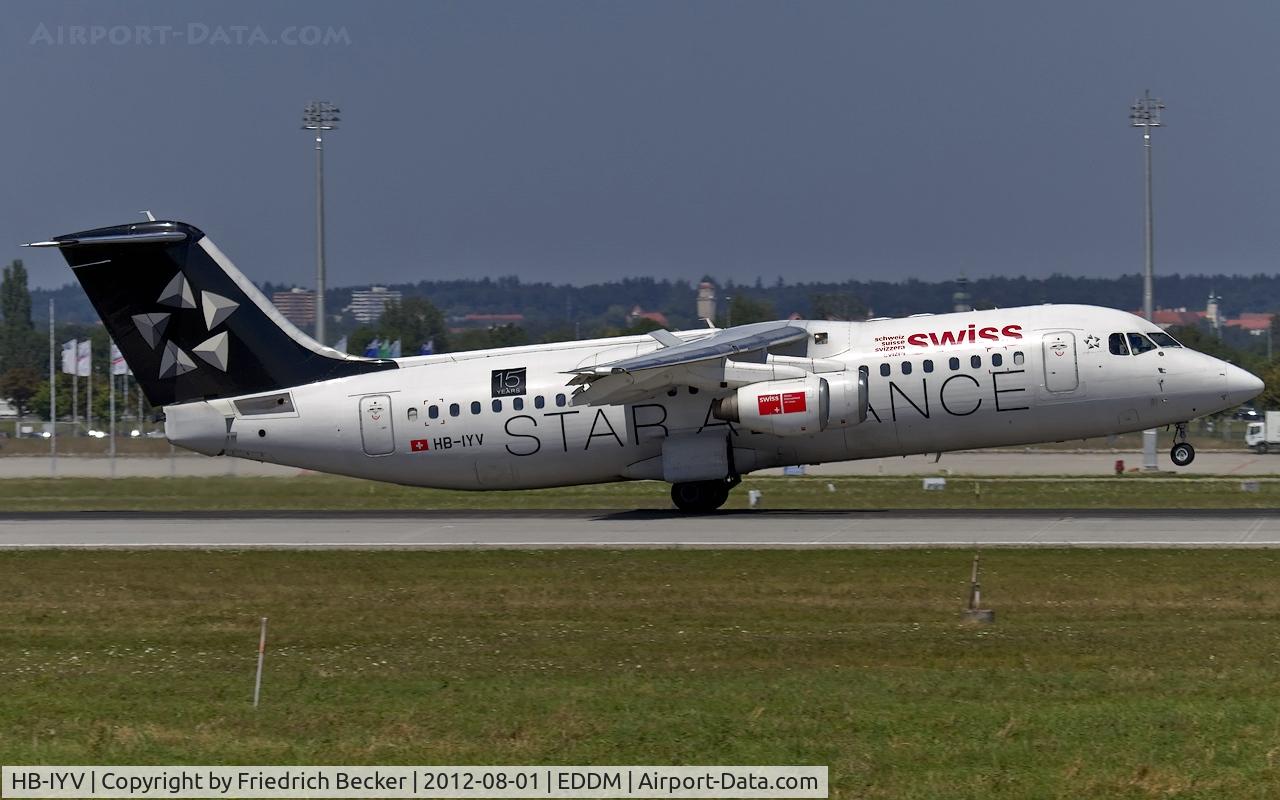 HB-IYV, 2000 British Aerospace Avro 146-RJ100 C/N E3377, touchdown