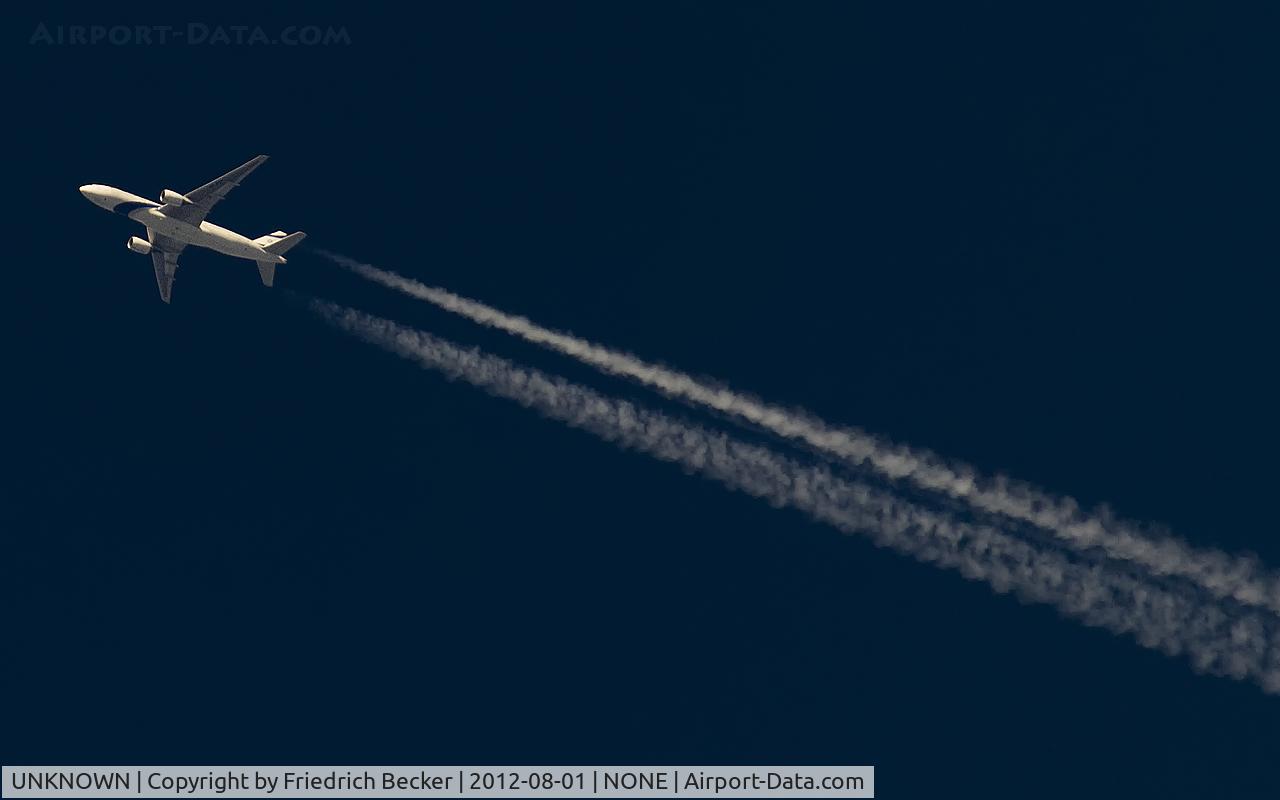 UNKNOWN, Contrails Various C/N Unknown, El AL B777-200 cruising to the middle east