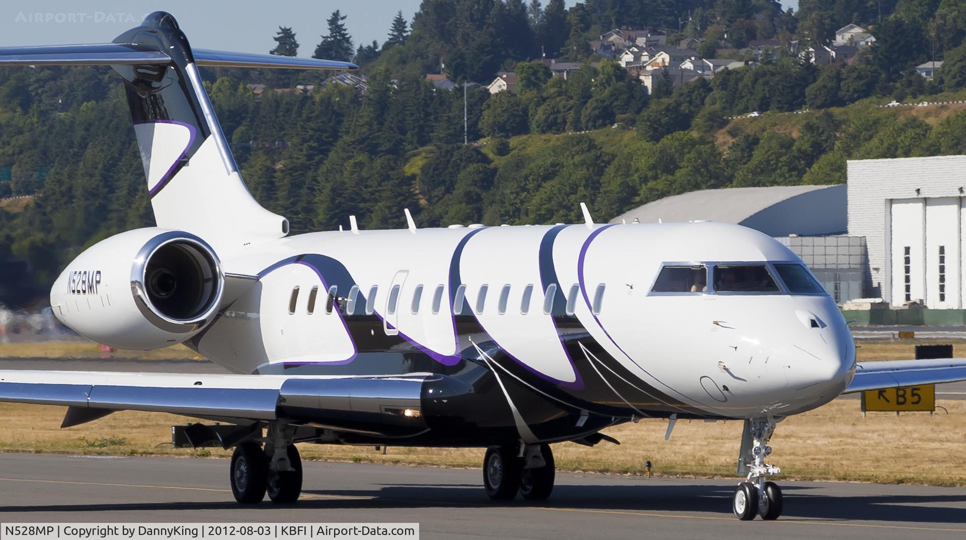 N528MP, 2008 Bombardier BD-700-1A10 Global Express C/N 9307, The light was ok for this late afternoon take off