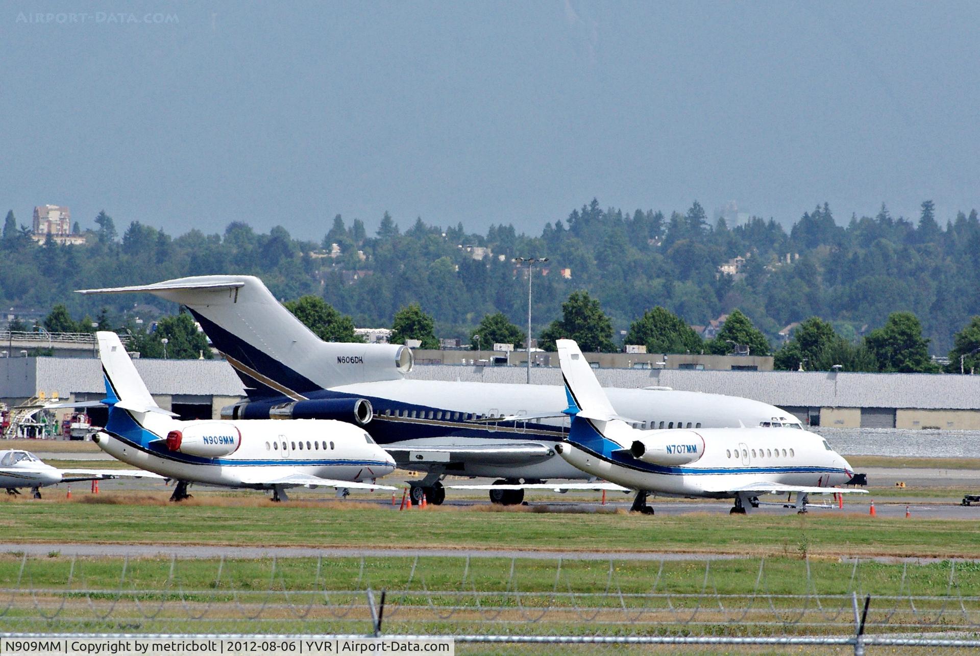 N909MM, 2004 Dassault Falcon 900EX C/N 38, N909MM and N707MM at YVR