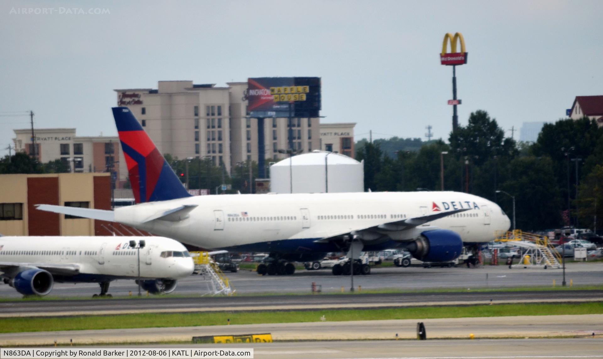 N863DA, 1999 Boeing 777-232 C/N 29735, Atlanta