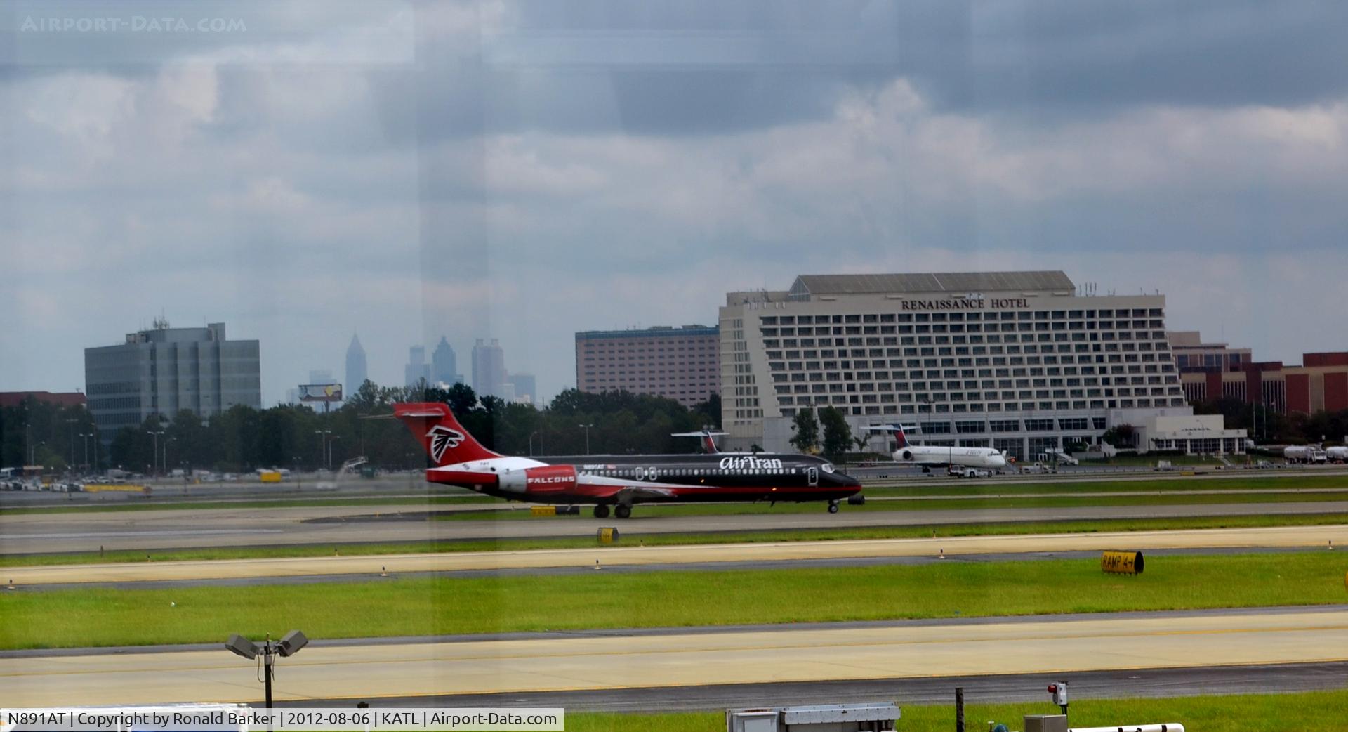 N891AT, 2004 Boeing 717-200 C/N 55043, Takeoff ATL